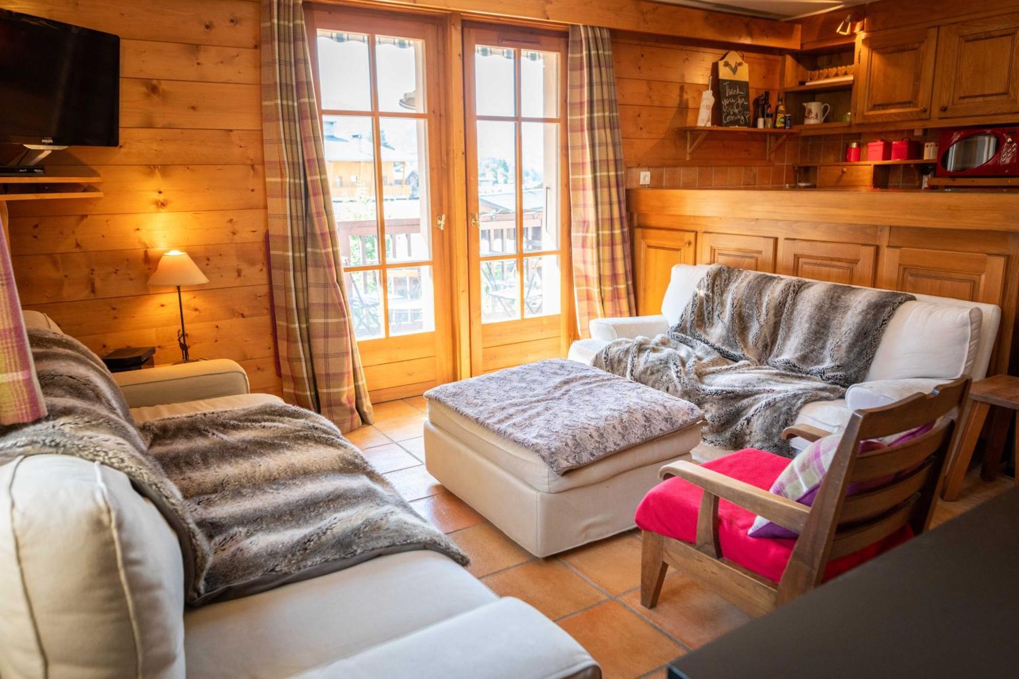 Warm 2-Bedroom Apartment Near The Tourist Office Межев Экстерьер фото